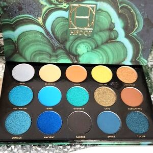 Eyeshadow Palette by Hipdot  Vibrant Multi-Color